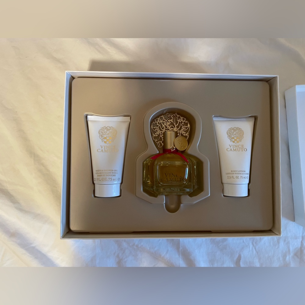 Vince Camuto set